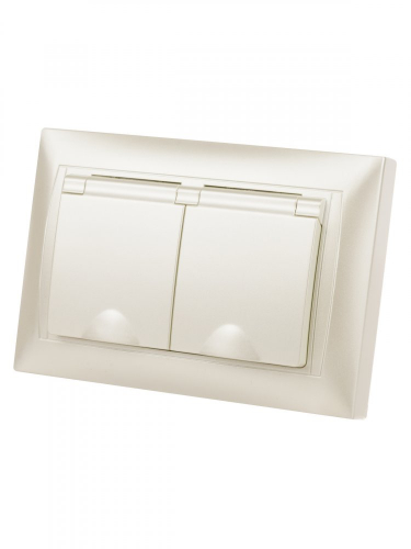 SQ1815-0860 Розетка двойная 2П+З 16А 250В IP44 с защ. шт. с крышкой перламутр "Лама" TDM